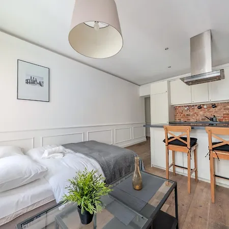 Rynek Serenity By Bookinghost *