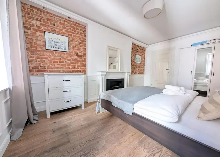 Rynek Serenity By Bookinghost *