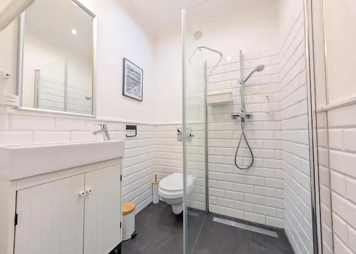 Rynek Serenity By Bookinghost *